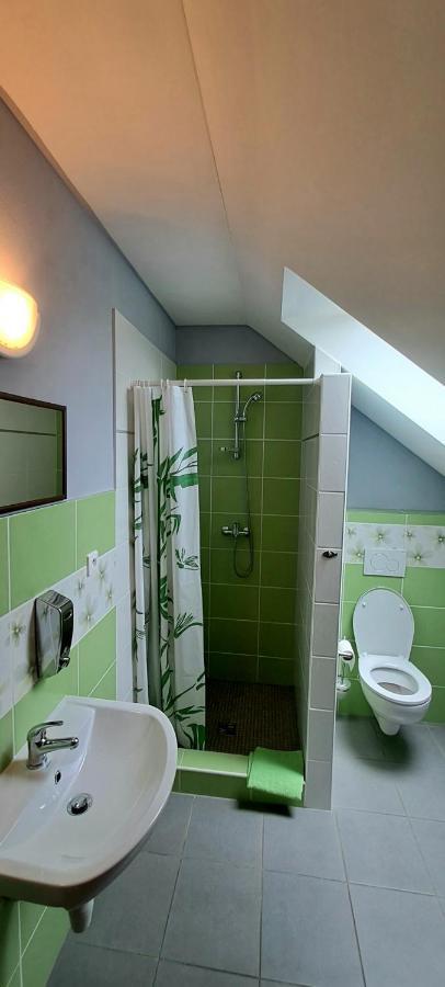 Ubytovanie U Huberta Bešeňová Exterior foto