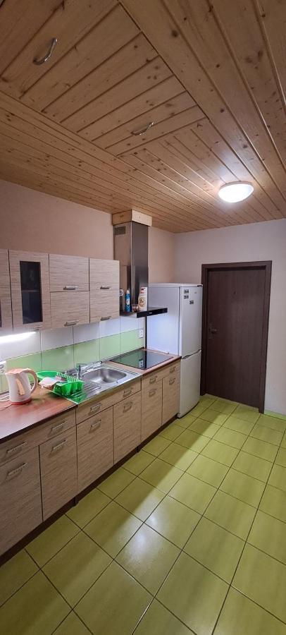 Ubytovanie U Huberta Bešeňová Exterior foto