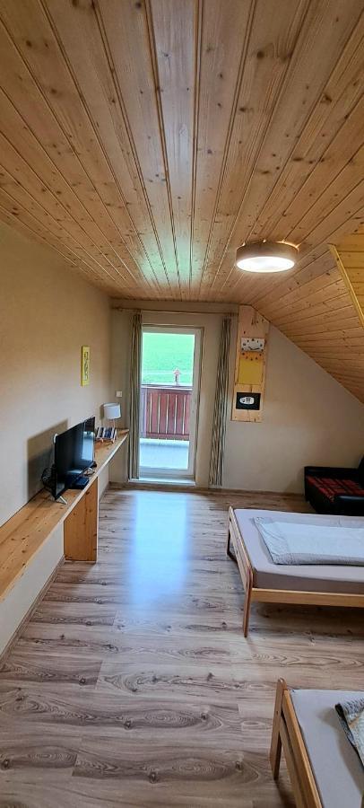 Ubytovanie U Huberta Bešeňová Exterior foto
